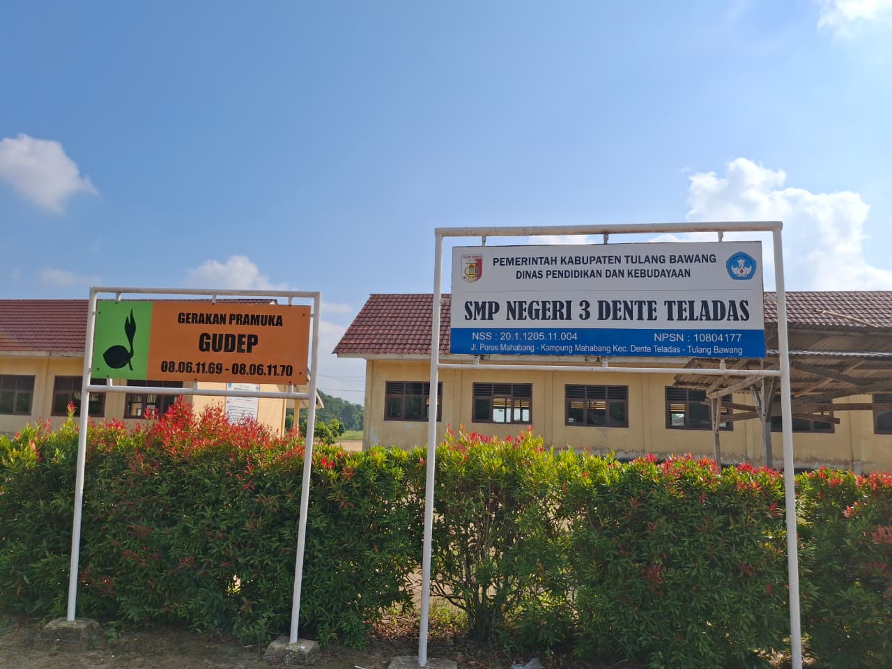 Gedung SMP Negeri 3 Dente Teladas